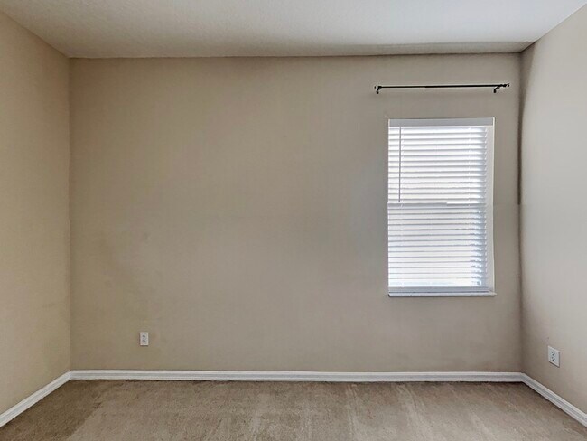 Building Photo - 3465 Bromfield Dr