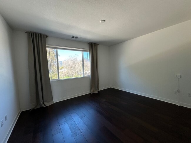 Building Photo - Winslow Complex Gem