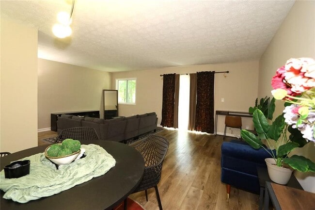 Building Photo - 3572 Orbit Ct