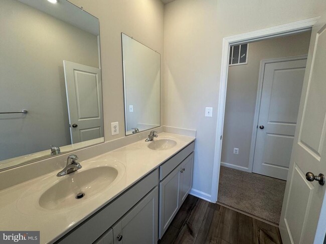 Building Photo - 51 Trout Lily Dr