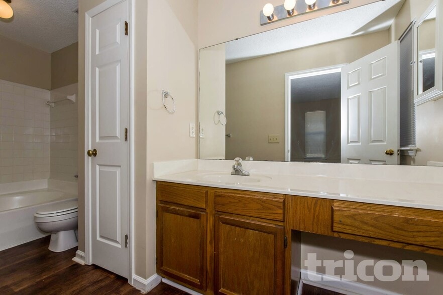 Building Photo - 207 Salusbury Ln