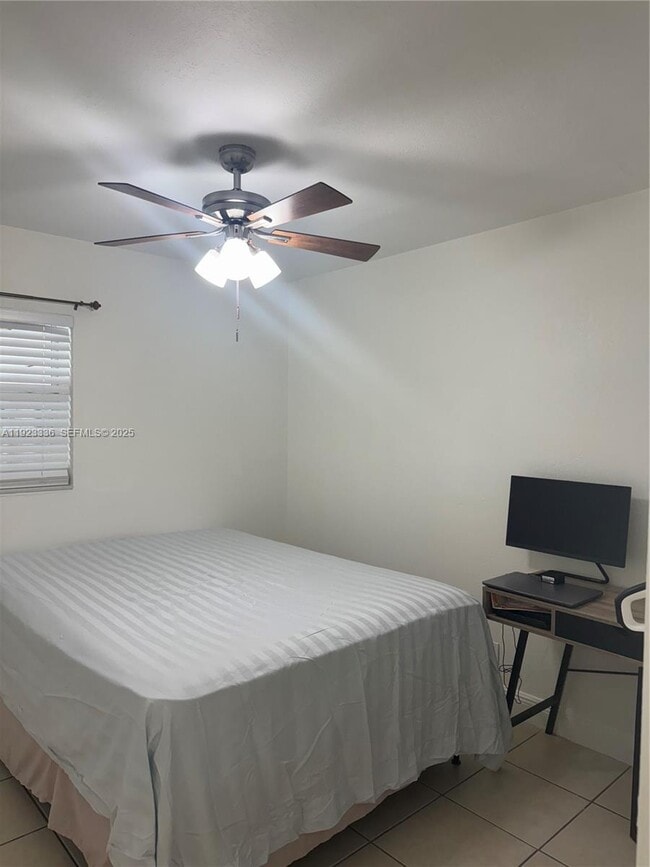 Building Photo - 3251 NW 18th Ct