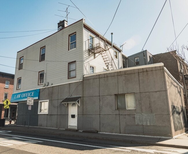 Building Photo - 559 Newark Ave