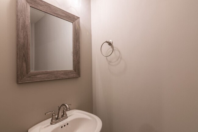 Building Photo - For Lease - 3 Beds, 2 Baths, 2300sqft home...