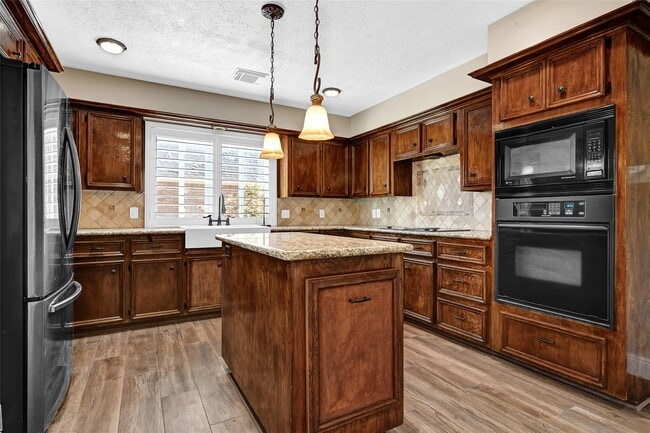 Building Photo - 19810 Bambiwoods Ct