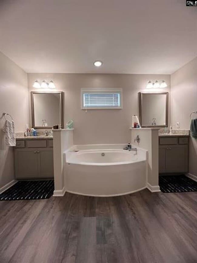 Building Photo - Beautiful Elgin Home with 4 Bedrooms, Smar...