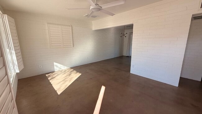 Building Photo - Mountain Views and Huge Yard