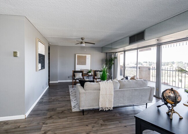 Building Photo - 411 Lakewood Cir