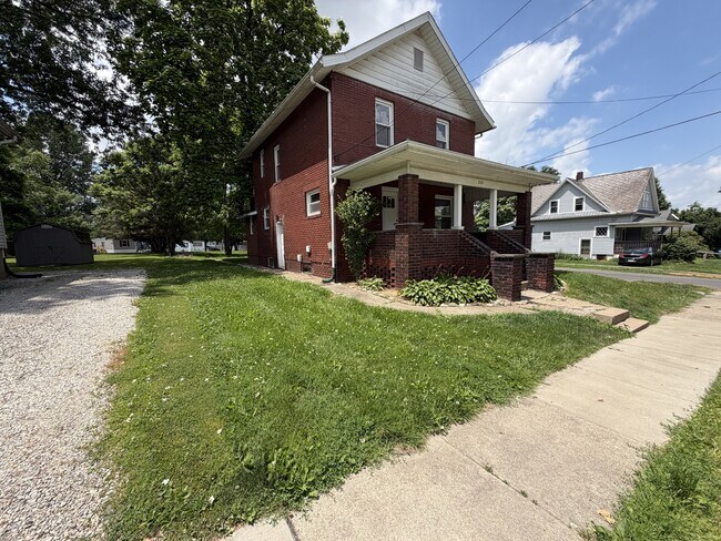 Building Photo - 521 Garfield St