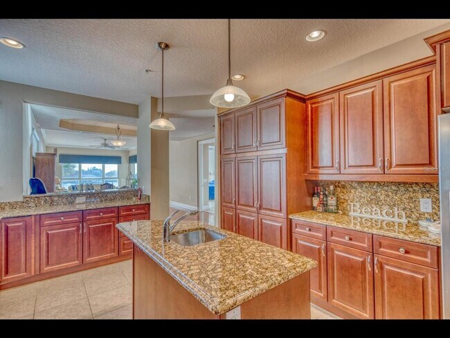 Building Photo - 1042 Bellasol Way