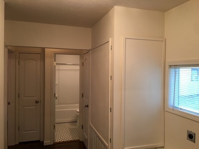 Building Photo - 511 E Jewell Ave