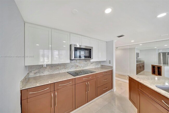 Building Photo - 1717 N Bayshore Dr