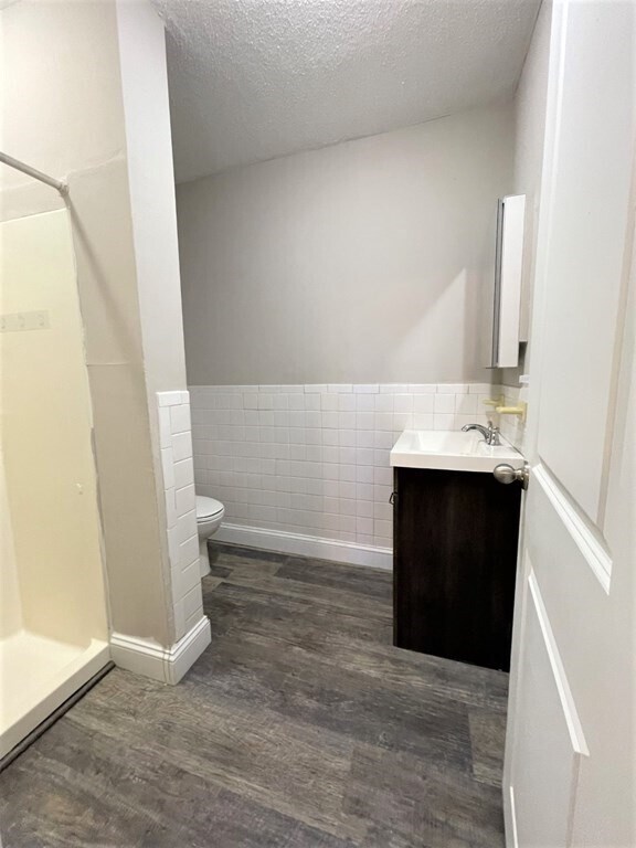 Building Photo - 625 Main St