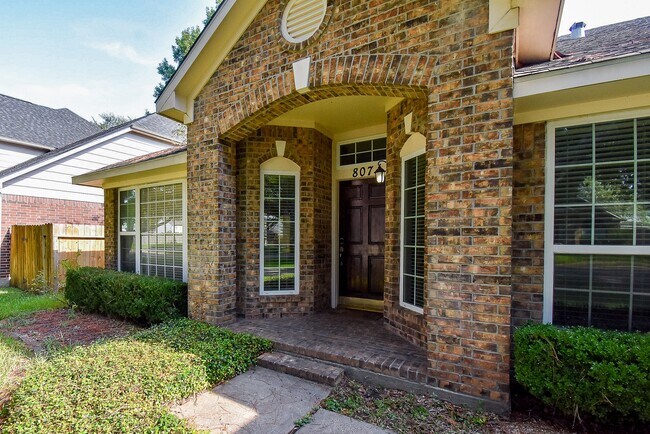 Building Photo - 807 Hyacinth Pl
