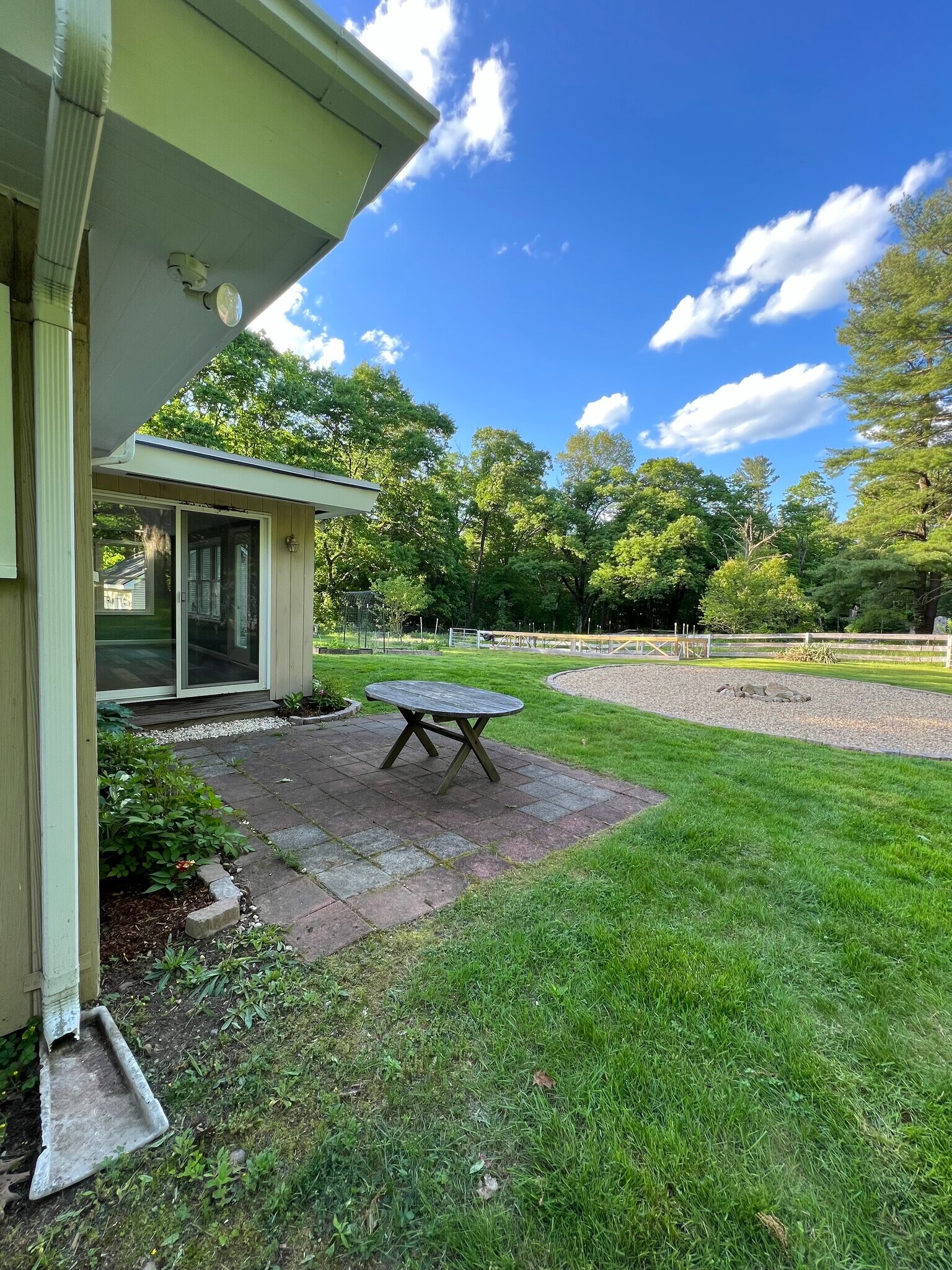 Building Photo - 172 Brigham Hill Rd