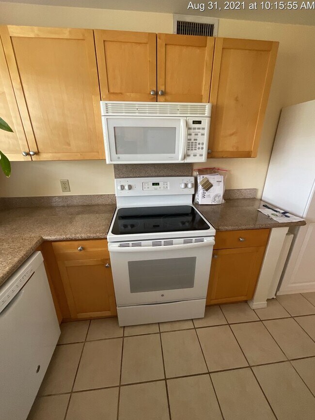 Building Photo - Great Ocean View from this Convenient Nort...