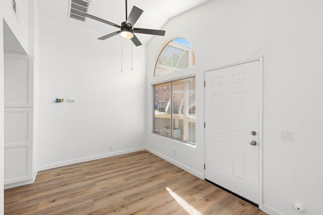 Building Photo - BRAND NEWLY RENOVATED 3BD/2BA Condo in the...