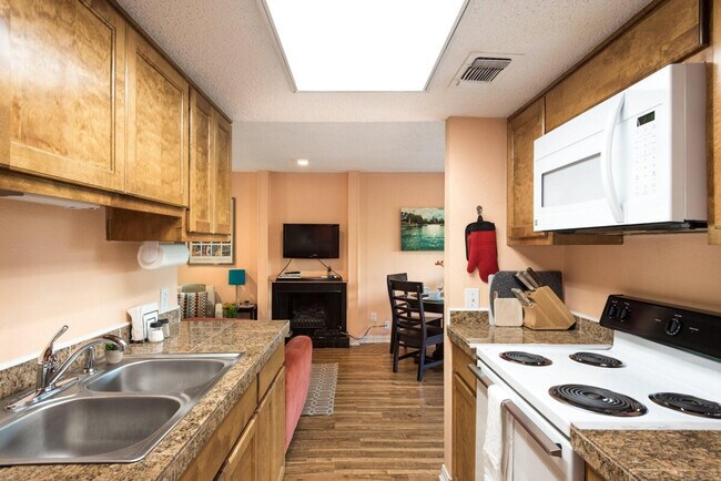 Building Photo - 1206 Hollow Creek Dr