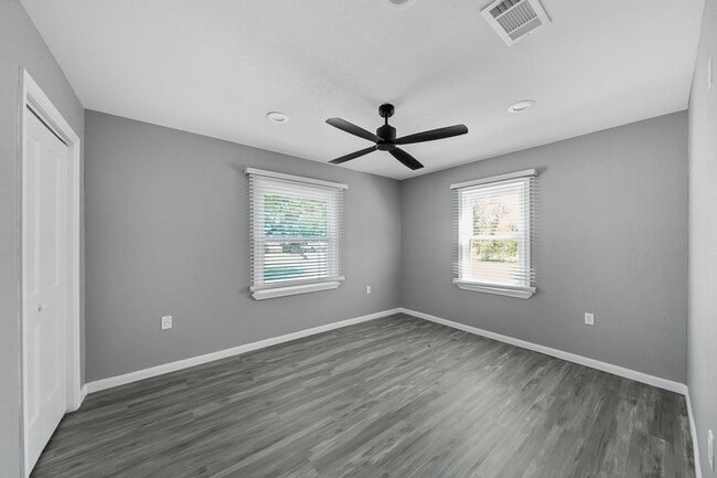 Building Photo - 7323 Farnsworth St