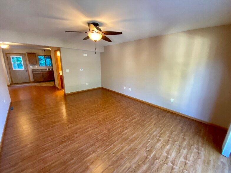 Building Photo - 3809 Cliffside Dr