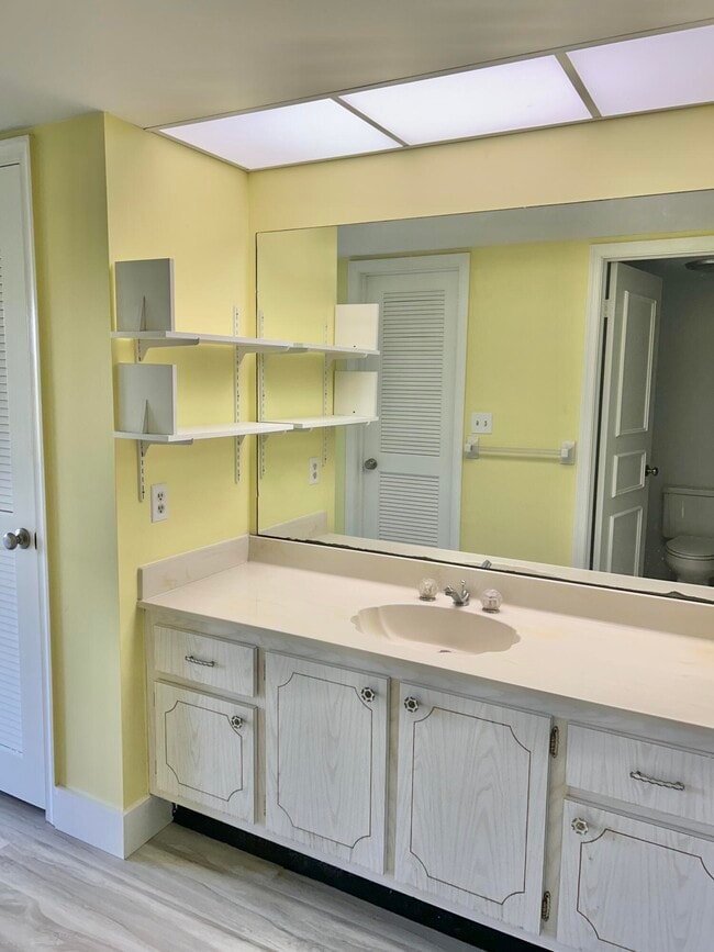 Building Photo - 300 N Hwy A1A