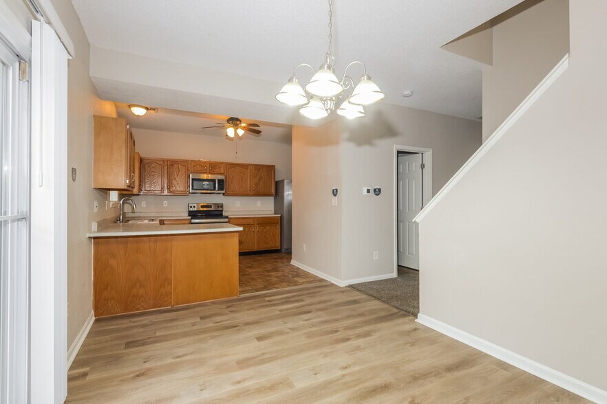 Building Photo - 4650 Whitview Ln