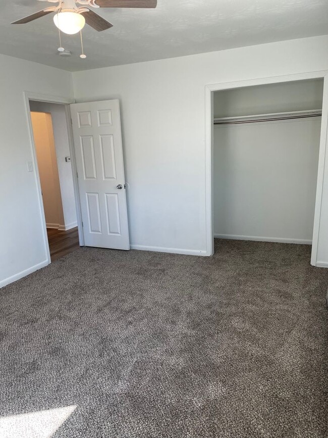 Building Photo - Updated 3 Bed, 1 Bath Upper Unit in Greeley!