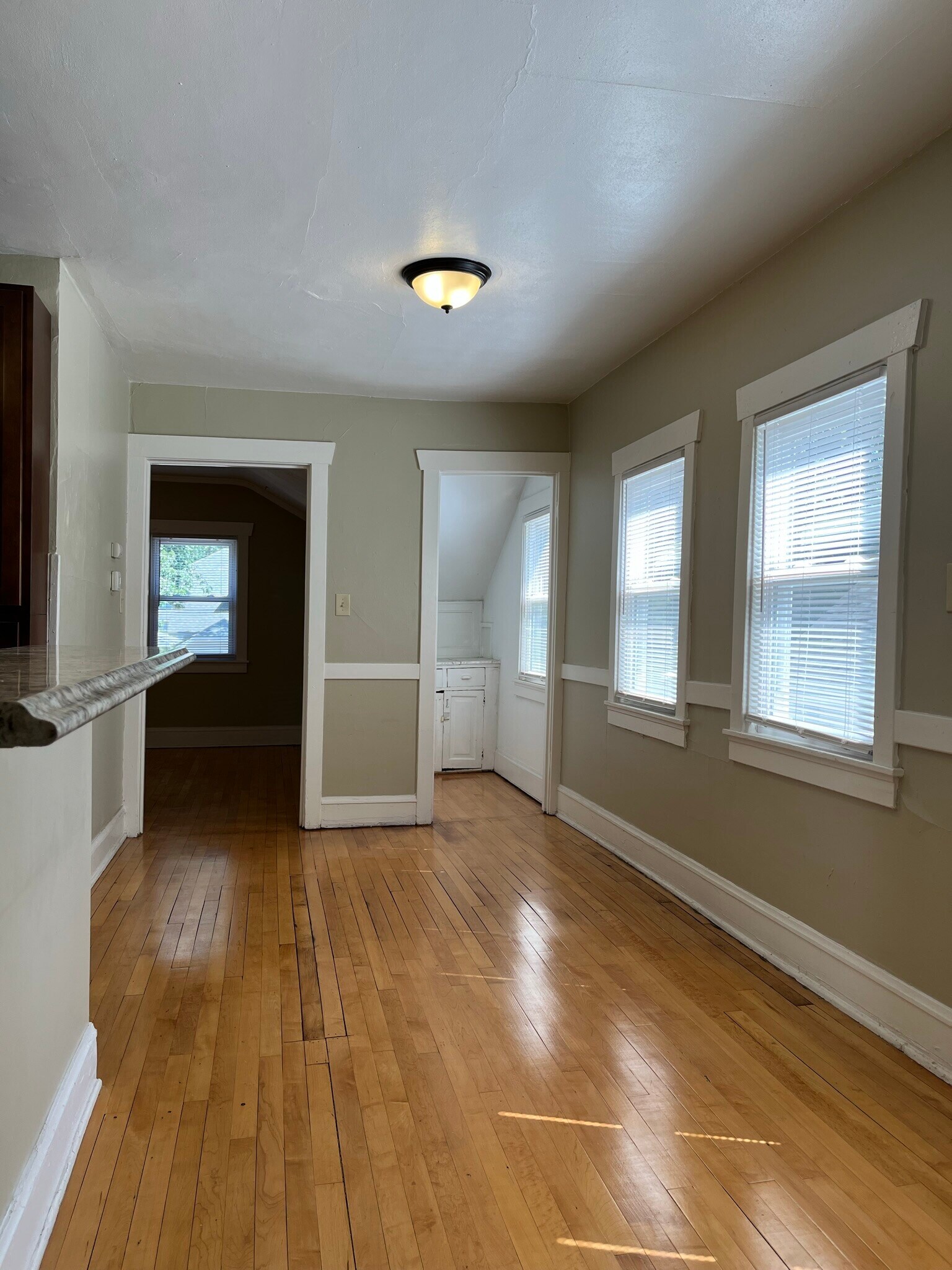 Building Photo - 3033 S Clement Ave