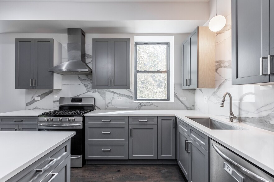 Building Photo - 2701 W Thomas St