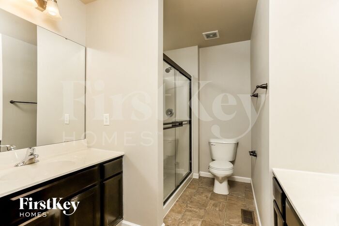Building Photo - 913 Carpathian Dr