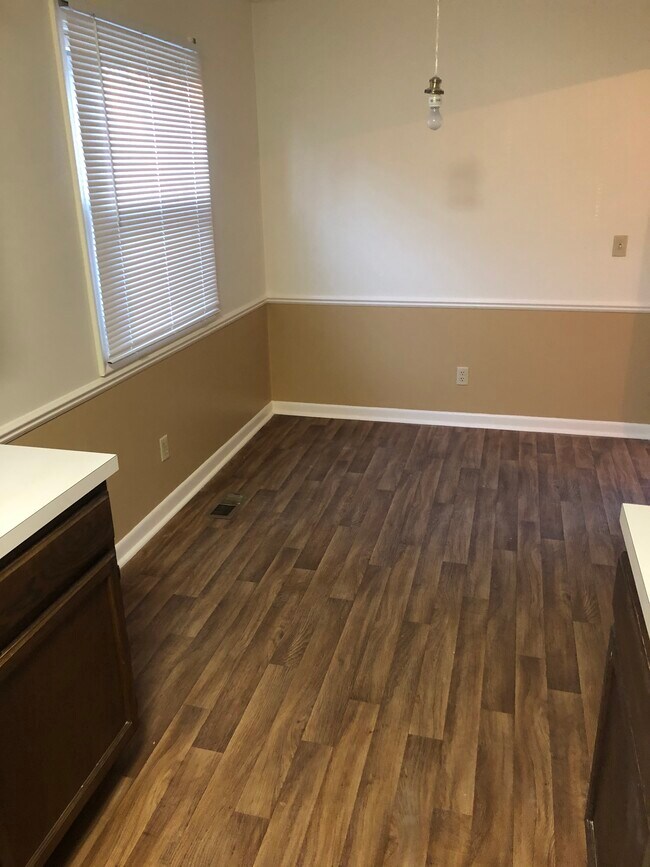 Breakfast Nook - 603 Woodingham Dr