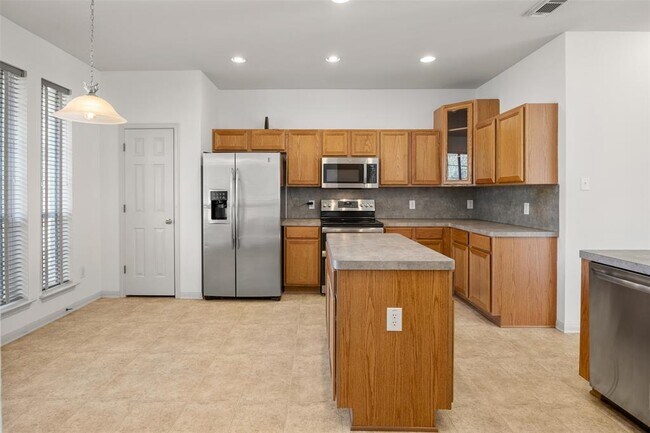 Building Photo - 16023 Arbor Trail