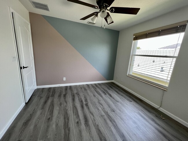 Building Photo - 333 Berenger Walk