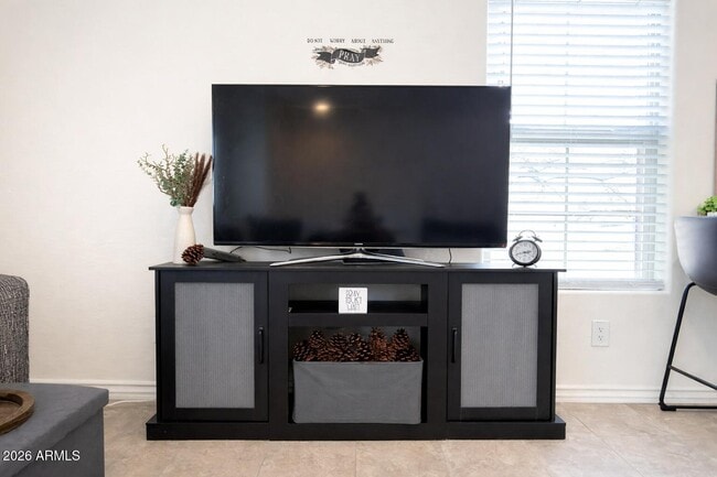 Building Photo - 854 S San Marcos Dr