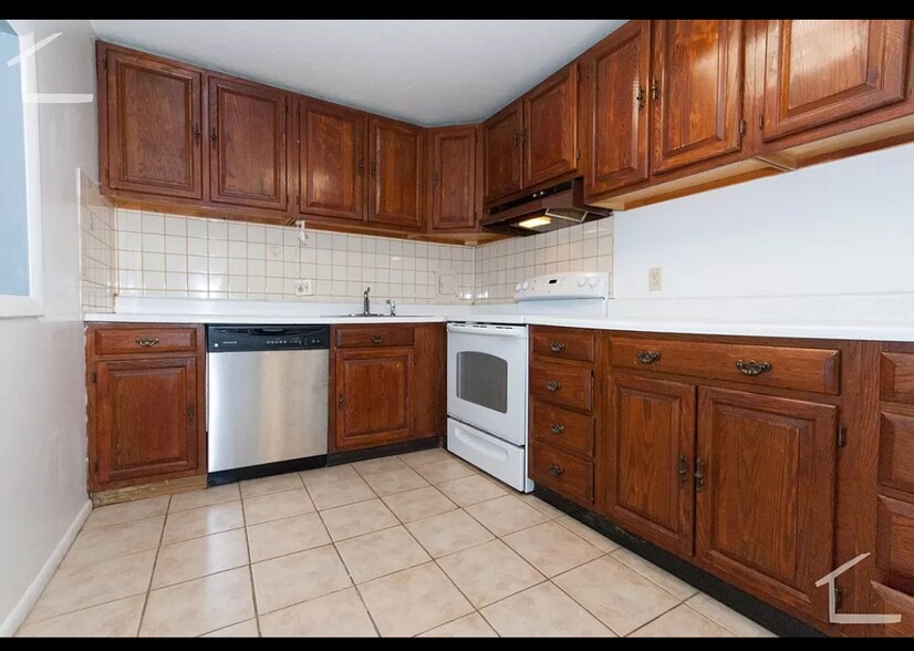 Building Photo - 121 Tremont St