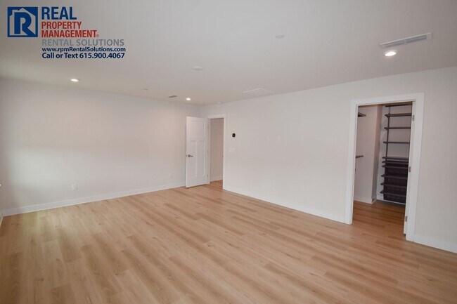 Building Photo - Luxury 4 bd 3.5 bath with office, bonus ro...