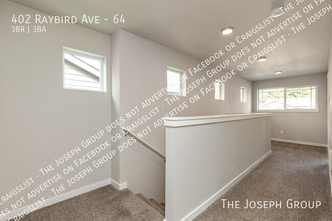 Building Photo - 402 Raybird Ave