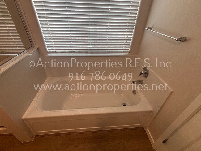 Building Photo - Action Properties Offering Roseville Solar: Inspiration Village Community Gated: 3 Bedroom 3 Bath...