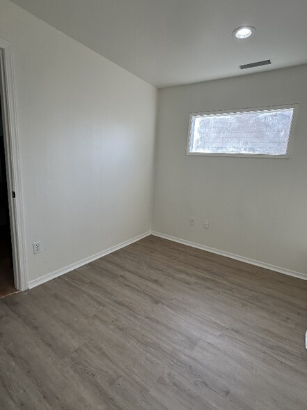 Building Photo - 2407 Duportail St