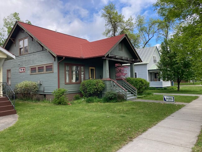 Building Photo - Whitefish 3 Bedroom partially furnished home with garage and private yard