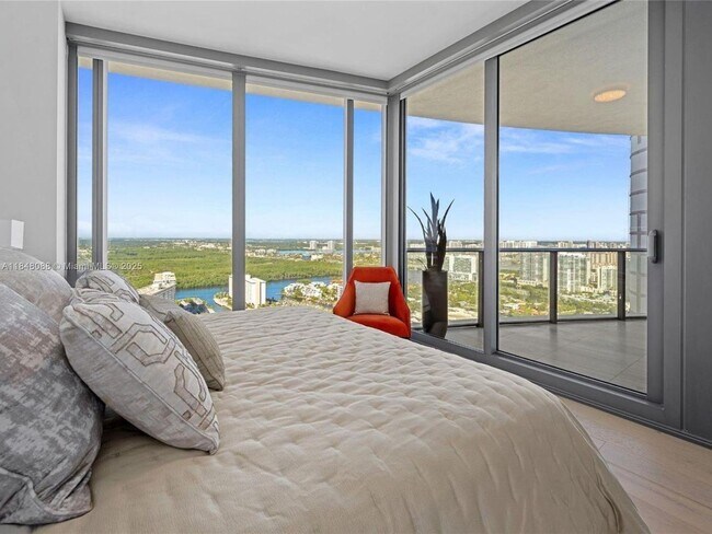 Building Photo - 15701 Collins Ave
