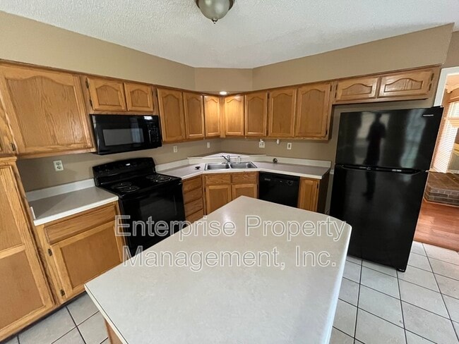 Building Photo - 5503 Kindle Creek Dr