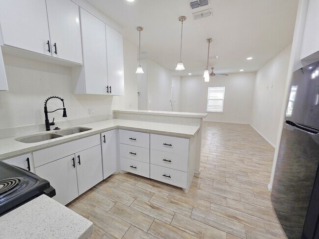 Building Photo - 1809 Atrium Pl Dr