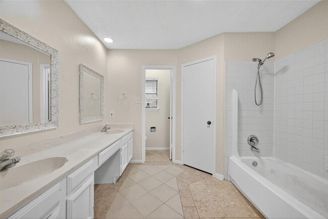 Building Photo - 6415 Grandvale Dr