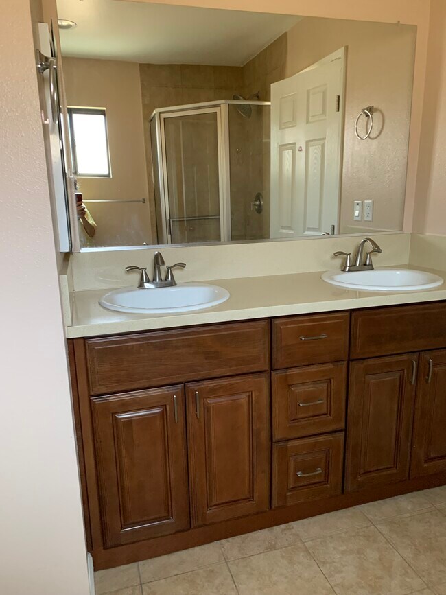 Building Photo - 4219 Walnut Grove Ave