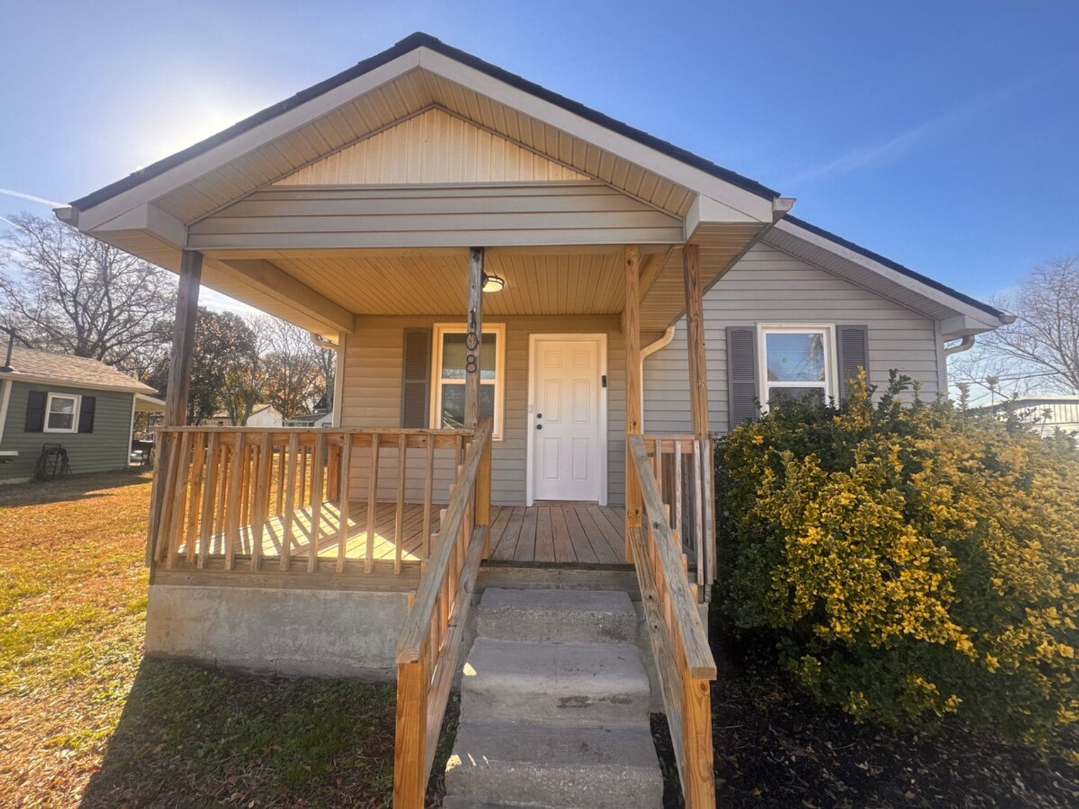 Building Photo - 108 E James St