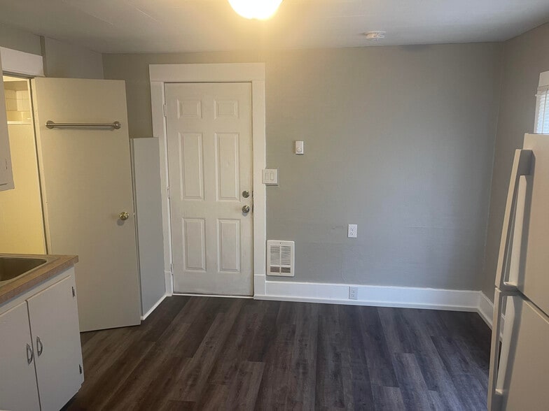 Building Photo - 5311 N Haven St