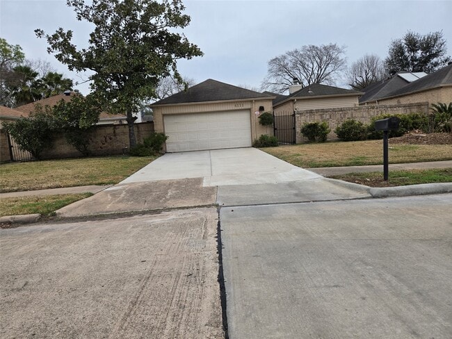 Building Photo - 4111 Knoll Glen Dr