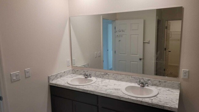 Building Photo - 1524 SW Bermel Ave