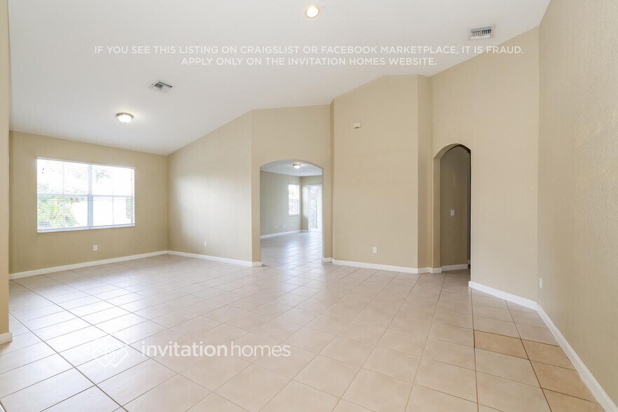 Building Photo - 10566 Galleria St